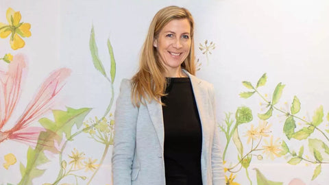 SonnenMoor Podcast mit Dr. med univ. Andrea Lederer Hausmittel gegen Regelschmerzen. Menstruationsbeschwerden lindern. Einfach kostenlos reinhören.