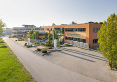 Firma SonnenMoor das Firmengebäude Anthering Aussenaufnahmen - Presse
